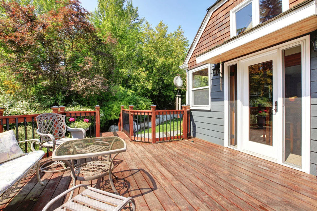 8 Tips for Oiling a Deck