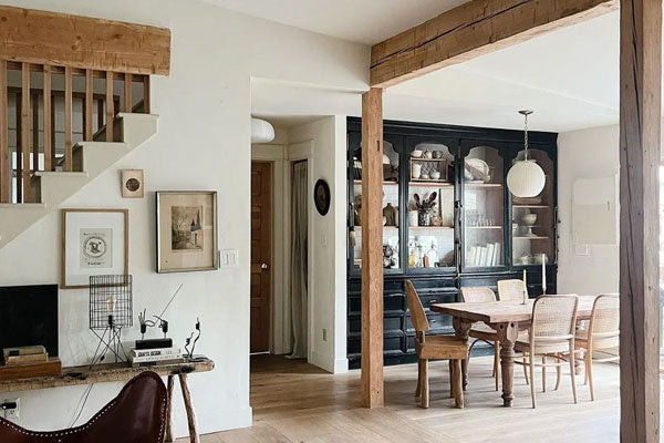 Photo of casual dining room with wooden beams and furniture. Finished with WOCA products.